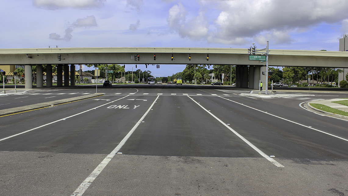 An approach to an intersection with traffic signals mounted to an overpass