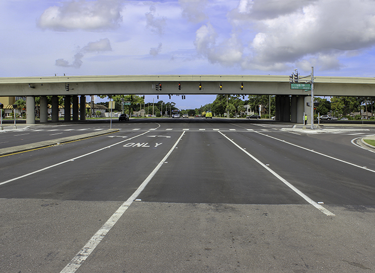 An approach to an intersection with traffic signals mounted to an overpass